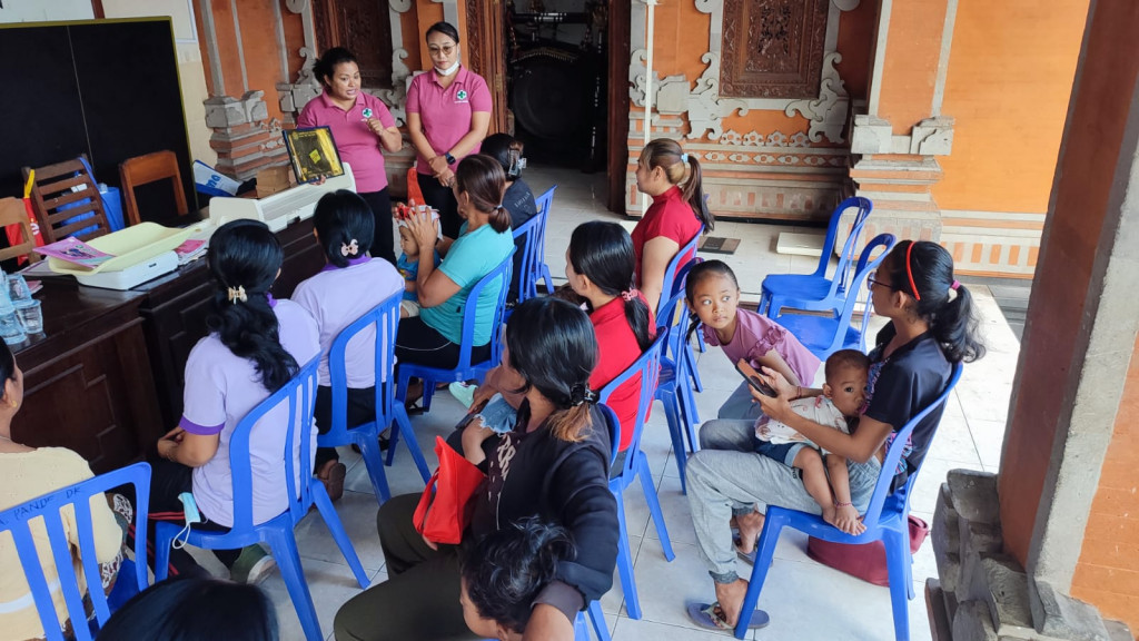 PELAKSANAAN KEGIATAN POSYANDU BALITA SERTA PENYULUHAN KB DI BANJAR DUKUH PANDEAN MUNGGU
